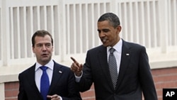 US President Barack Obama, right, and Russian President Dmitry Medvedev share a word on their way to a lunch meeting at the Villa le Cercle during the G8 summit in Deauville, France, May 26, 2011.