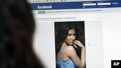 An internet user looks at a facebook page dedicated to Anna Chapman in Paris on July 23, 2010