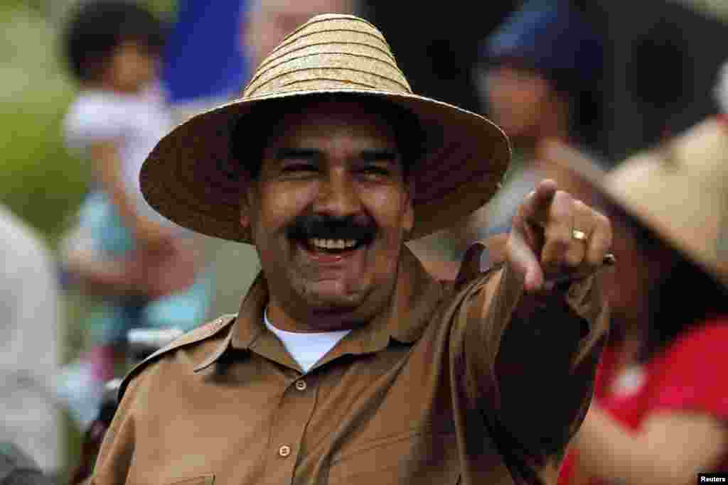 El presidente de Venezuela, Nicolás Maduro, hizo un llamado, paralelo al de la oposición, para que sus seguidores salgan a la calle y contrarresten las protestas contra su gobierno.&nbsp;