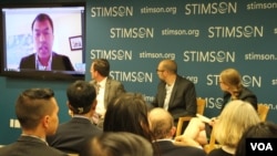 Ear Sophal, associate professor of diplomacy and world affair at Occidental College in Los Angeles, discusses Cambodia’s 2017 commune elections via video at a panel discussion at Stimson Center in Washington DC, June 8, 2017. (Hong Chenda/VOA Khmer)