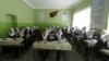 Des lycéennes afghanes assistent à un cours au lycée Zarghona à Kaboul, en Afghanistan, le 15 août 2015 (archives).