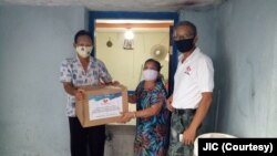 Warga Jakarta Utara menerima bantuan JIC yang disalurkan lewat Persatuan Umat Buddha Indonesia (Permabudhi). (Foto: JIC)