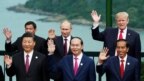 Lãnh đạo các nền kinh tế thành viên APEC chụp hình lưu niệm tại Thượng đỉnh APEC ở Đà Nẵng ngày 11/11/17.