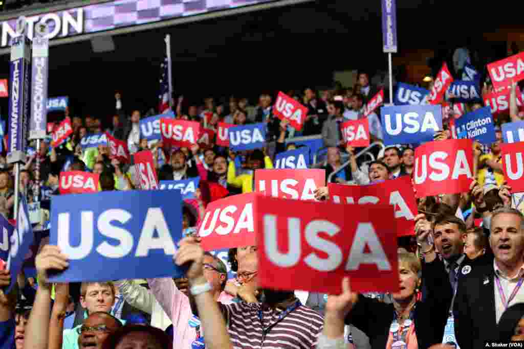 Democratic delegates cheer from the floor of the Democratic National Convention, July 28, 2016. (A. Shaker/VOA)