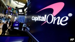 Logo banke "Capital one" na Vol stritu