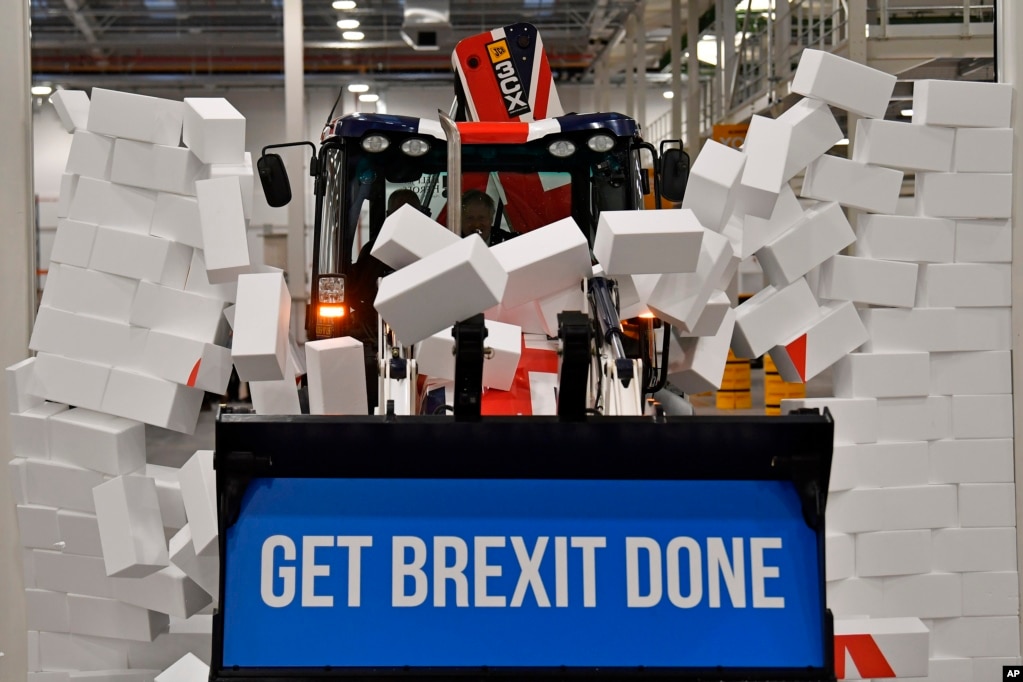  伽  ҵ 忡   Ѹ  ҵ ϸ &#39;Get Brexit Done(귺Ʈ Ϸ!)&#39;  ȣ   ߴ.