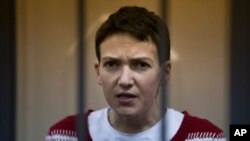 Pilot Ukraina, Nadezhda Savchenko yang dipenjara di Moskow, Rusia mungkin akan ditukar dengan dua tentara Rusia (foto: dok).
