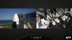 Grab video veb snimka SpaceX-a na kom se vide spoljašnost i unutrašnjost svemirskog broda "Zmaj" pred lansiranje na NASA-inom Svemiskom centru Kennedy, 15. sepmtebra 2021.