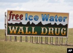 Wall Drug offered free water to travelers in order to lure people into its store. It still offers free water today.