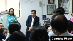 Kay Kimsong, the editor-in-chief, talked to the staff of the Phnom Penh Post, Phnom Penh, Cambodia, Monday, May 7, 2018. (Photo courtesy of Alessandro Marazzi Sassoon)