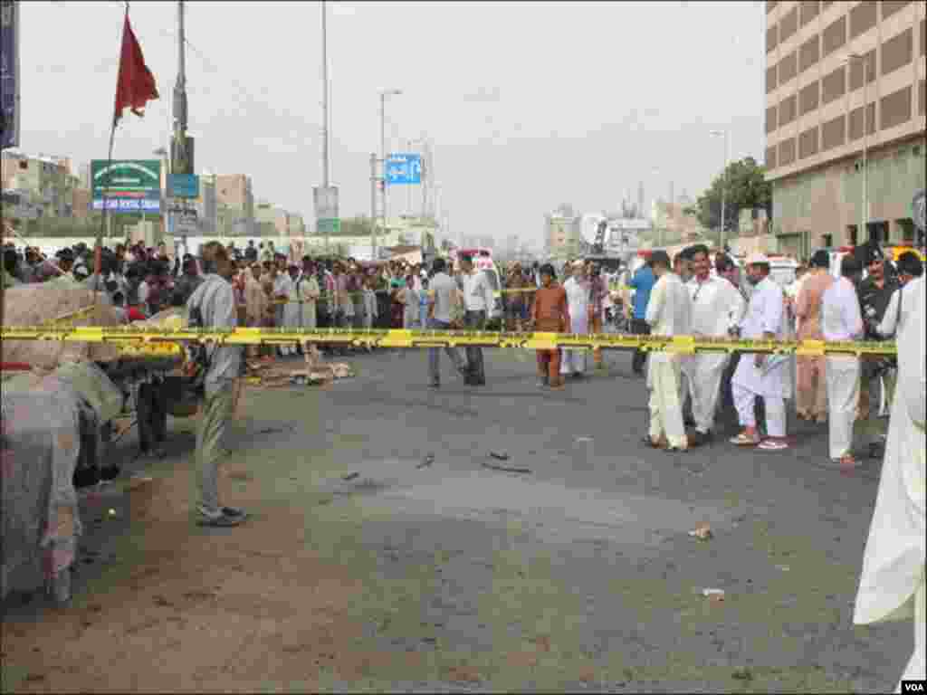 جمعے کے روز کراچی کے علاقے صدر میں موٹر سائیکل پر بم دھماکہ ہوا۔