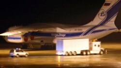 Контейнеры с обогащенным ураном, которые будут погружены на российский грузовой самолет Ильюшин-76 в аэропорту Дрездена
