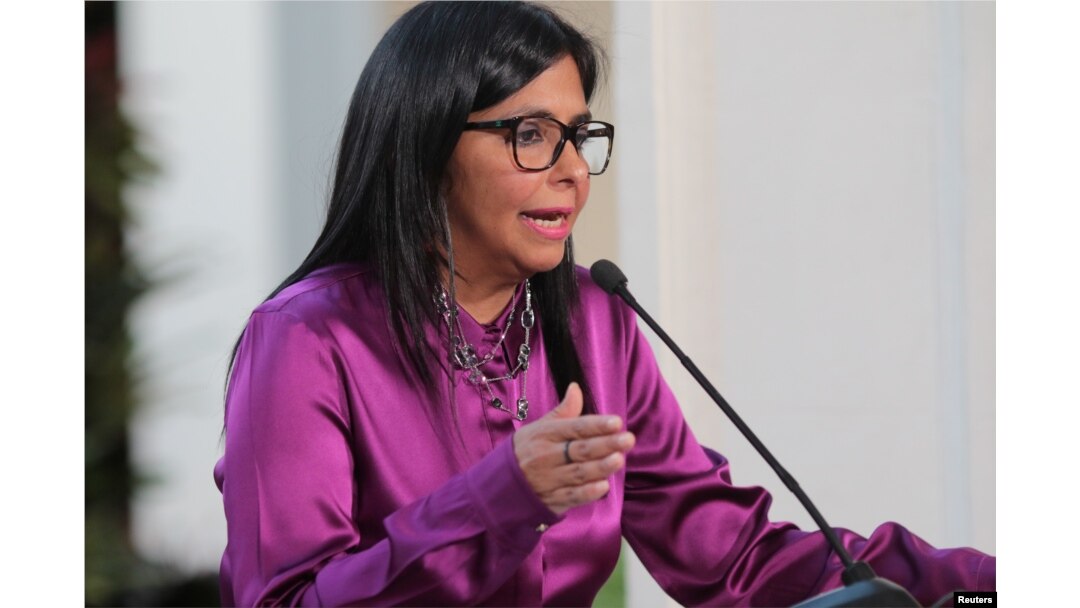 Menteri Luar Negeri Venezuela's Delcy Rodriguez memberi keterangan kepada media di Istana Miraflores, Caracas, Venezuela, 26 April 2017.