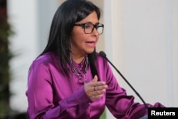 Menteri Luar Negeri Venezuela's Delcy Rodriguez memberi keterangan kepada media di Istana Miraflores, Caracas, Venezuela, 26 April 2017.