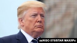 Tổng thống Donald Trump bác tường thuật của New York Times là ông trả 750 đô la thuế lợi tức liên bang trong hai năm 2016 và 2017. 