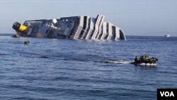 Las autoridades están preocupadas respecto a las casi 2.500 toneladas métricas de combustible que aún permanecen en los tanques del barco.