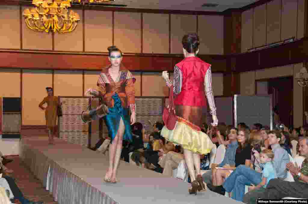 ການເດີນສະແດງເສື້ອຜ້າ