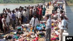 Sedikitnya 115 orang tewas dalam insiden saat festival keagamaan di distrik Datia, negara bagian Madhya Pradesh, India hari Minggu (13/10). 