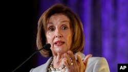 La presidenta de la Cámara de Representantes, Nancy Pelosi, durante un evento en Washington, el jueves 17 de octubre de 2019. (AP Foto/Alex Brandon).