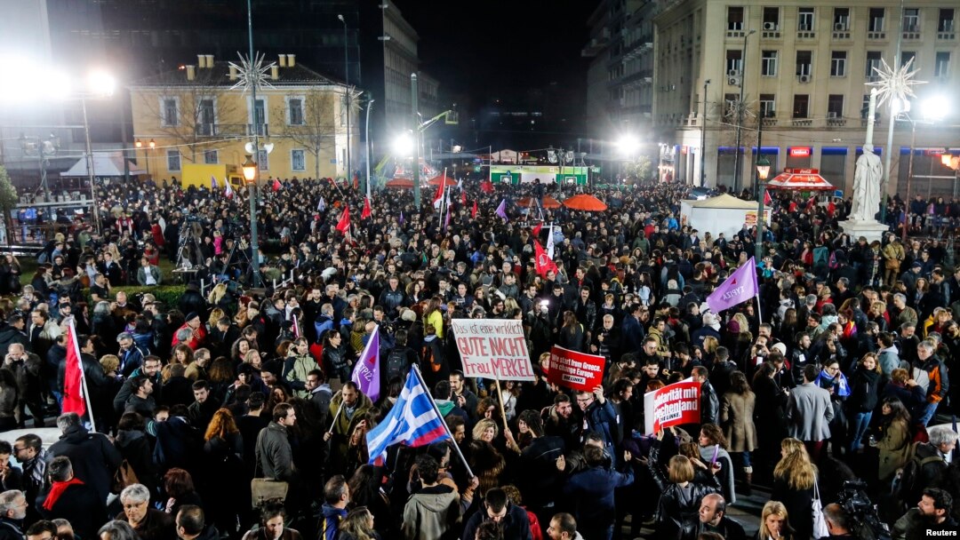 Pristalice Sirize slave izbornu pobedu na ulicama Atine u nedelju uvece, 25. januara 2015.