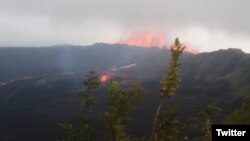 La erupción del volcán Isla Negra de las islas Galápagos en Ecuador, ha causado la evacuación de unas 250 personas.