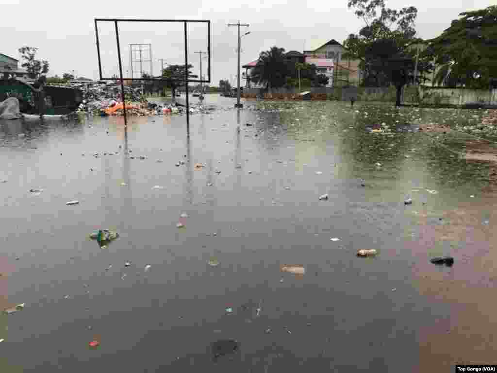 Kinshasa sous les eaux, le 4 janvier 2017. (VOA/TopCongo)