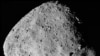 ARCHIVO - Esta imagen en mosaico del asteroide Bennu, compuesta por 12 imágenes PolyCam tomadas el 2 de diciembre de 2018 por la sonda espacial OSIRIS-REx desde una distancia de 24 km (15 millas).