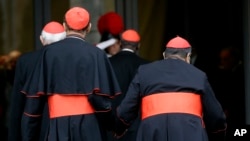 Cardinals Ivan Dias (R) and Oswald Gracias arrive for a meeting at the Vatican, Mar. 11, 2013. 