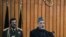 Presiden Hamid Karzai memberikan pidato dalam pembukaan sidang pertama parlemen Afghanistan di Kabul, Rabu (26/1).