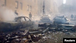 Esta imagen muestra algunos vehículos calcinados a los alrededores de la Zona Cero, tal y como lo describe Frank Razzano.