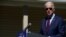 El candidato a la nominación presidencla demócrata y exvicepresidente de EE.UU., Joe Biden, habla sobre cuidado de salud en McClellanville, Carolina del Sur, el 27 de febrero de 2020.