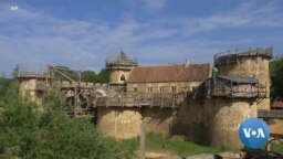 英语视频：用中世纪方法建造的现代城堡有助圣母院的重建
