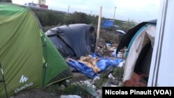 VOA Afrique avec les migrants dans la "jungle" à Calais