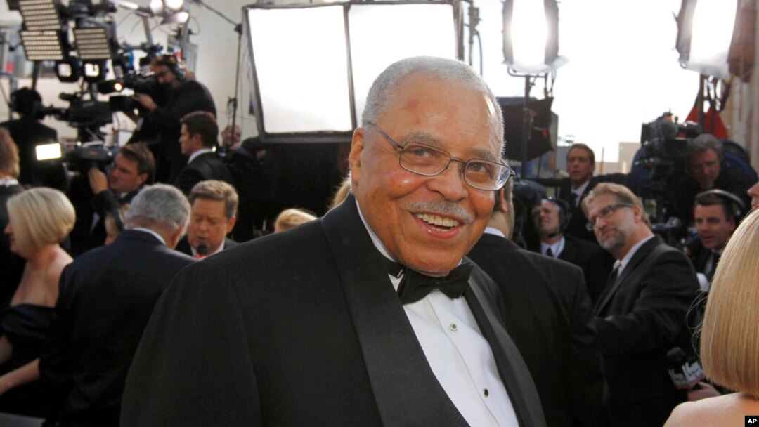 FILE - James Earl Jones arrives before the 84th Academy Awards, Feb. 26, 2012, in the Hollywood section of Los Angeles. 