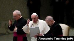 Pope Francis delivers his blessing at the end of his weekly general audience in the Paul VI Hall, at the Vatican, Wednesday, Dec. 22, 2021. (AP)