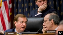 House Foreign Affairs Committee Chairman Rep. Ed Royce, left, talks with the committee's ranking member Rep. Eliot Engel on Capitol Hill in Washington, D.C., Jan. 7, 2016.