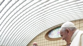 Pope Francis looks at a guitarist at the weekly general audience at the Vatican, October 20, 2021. (Imagine supplied to Reuters)