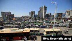Une gare routière à Addis Abeba, en Éthiopie, le 3 novembre 2021. 