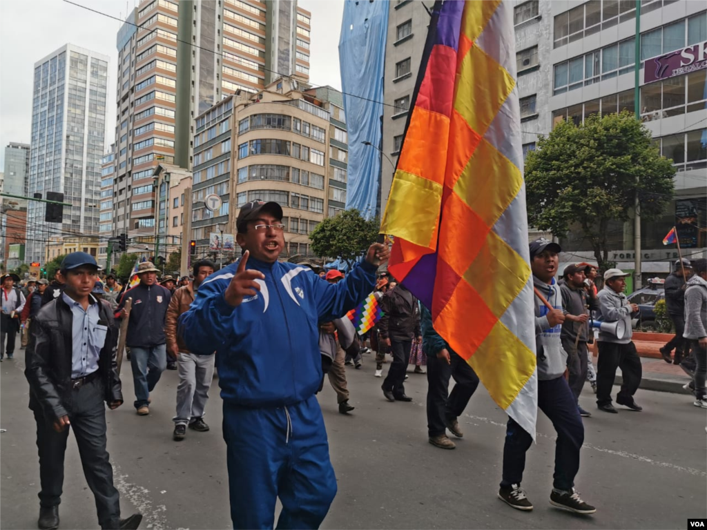 Los movimientos afines al Movimiento al Socialismo se dirigen a la plaza San Francisco para realizar un cabildo.