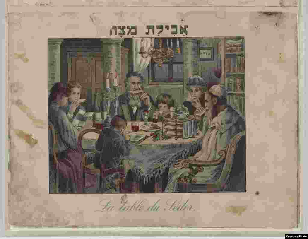 Kitab Haggadah berbahasa Perancis dan Hebrew yang dihiasi ilustrasi ini diterbitkan di Wina dan difoto sesudah direstorasi. (U.S. National Archives)