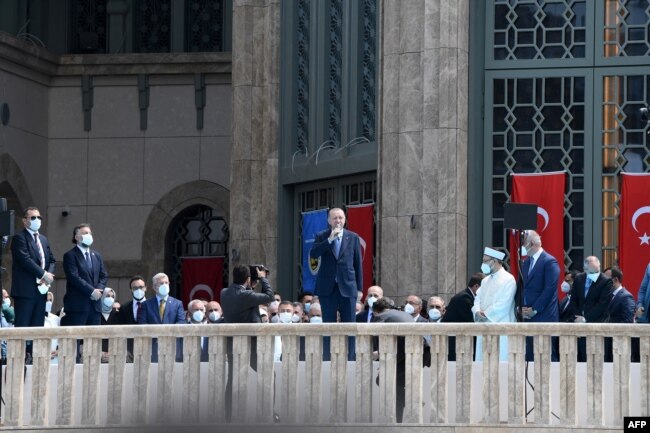 صدر ایردوان مسجد کی افتتاحی تقریب سے خطاب کررہے ہیں۔