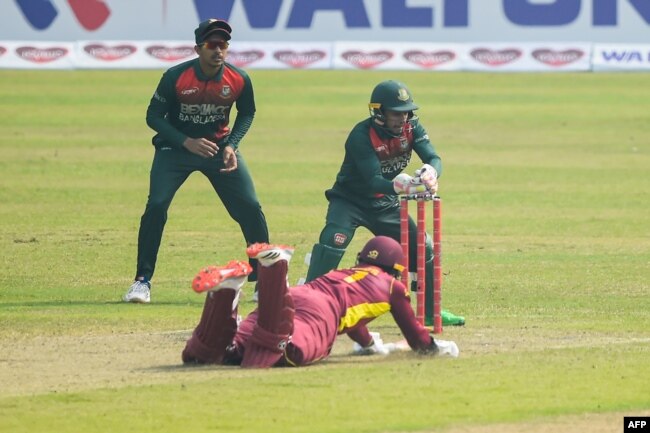 بنگلہ دیش اور ویسٹ انڈیز کے درمیان سیریز کے ابتدائی دونوں میچز میں یکطرفہ مقابلہ دیکھا گیا۔