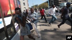 Protesters disperse in Harare, after Zimbabwe police fired tear gas, water cannon and gunshots to stop hundreds of youths rallying against the government of President Robert Mugabe, Aug. 24, 2016.