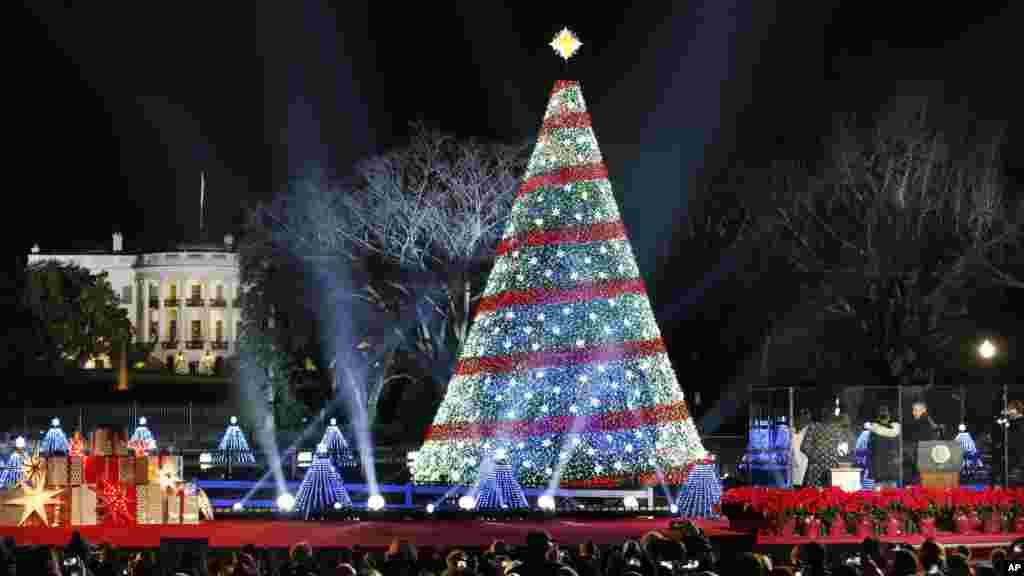 Le président Barack Obama et sa famille inaugurent le Sapin de Noël, Washington DC, 4 décembre 2014.