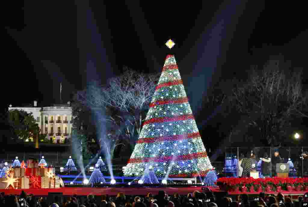 Autre photo de l&#39;illumination du sapin de la Maison-Blanche, 4 décembre 2014, Washington, D.C.