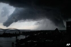 Un puissant tourbillon photographié à Memphis, dans le Tennessee