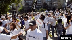 Dünya Basın Özgürlüğü Günü'nde yürüyen gazeteciler