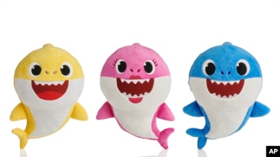 pinkfong baby shark toy singing
