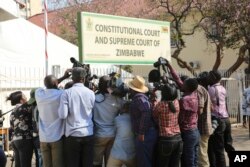 Inthathelizindaba zixokozela ngaphambilini kokuhlala kwenkantolo.