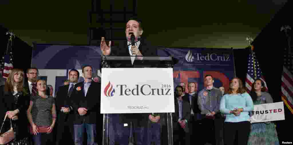 Republican U.S. presidential candidate Ted Cruz addresses supporters at a rally after the Nevada Republican caucuses in Las Vegas, Nevada Feb. 23, 2016. 